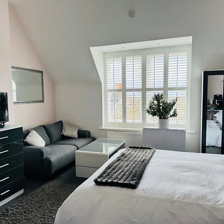 Penthouse Suite, Sea View, Close To Shops, Beach And Train St Leonards-on-Sea Bagian luar foto