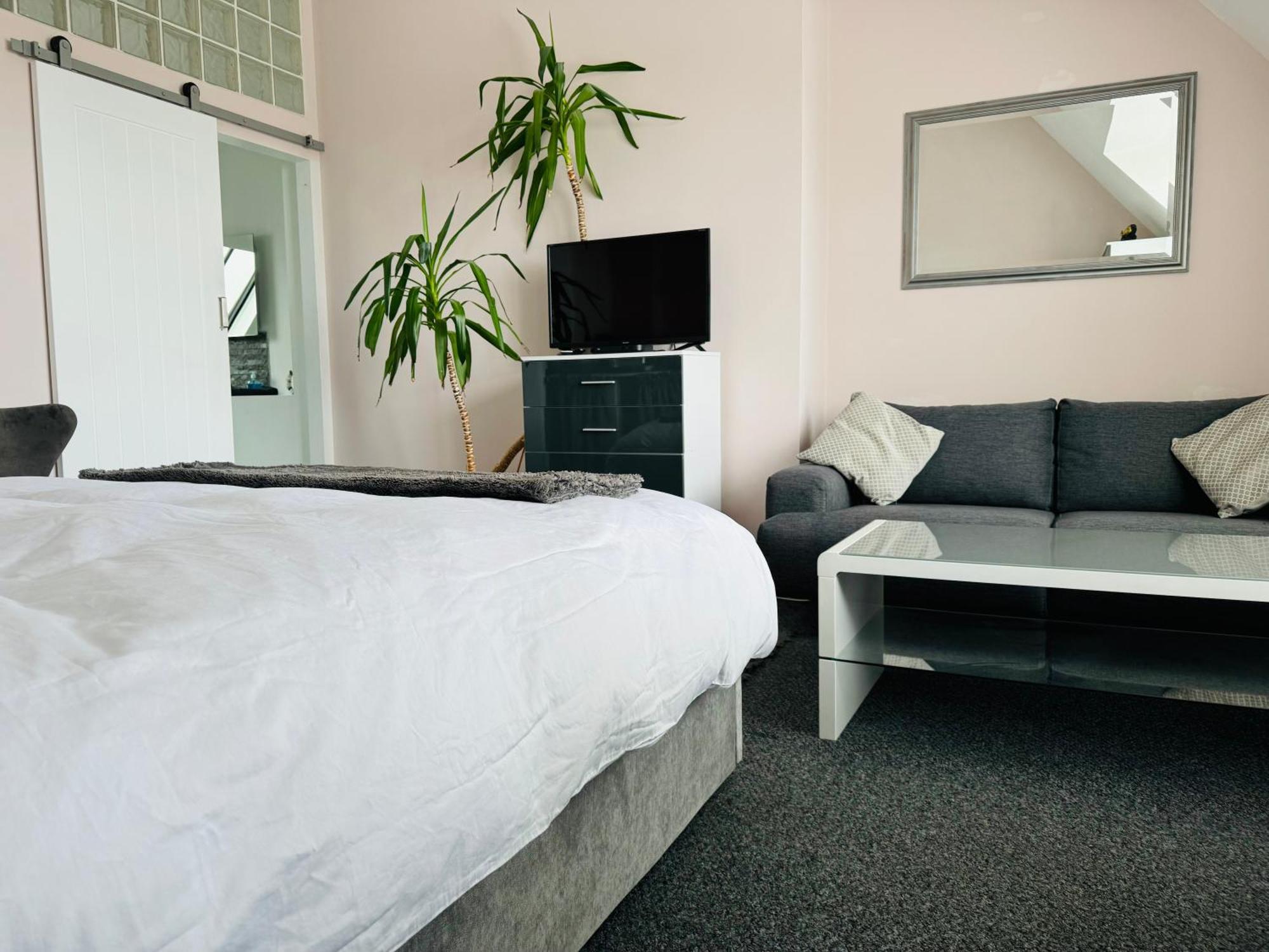 Penthouse Suite, Sea View, Close To Shops, Beach And Train St Leonards-on-Sea Bagian luar foto