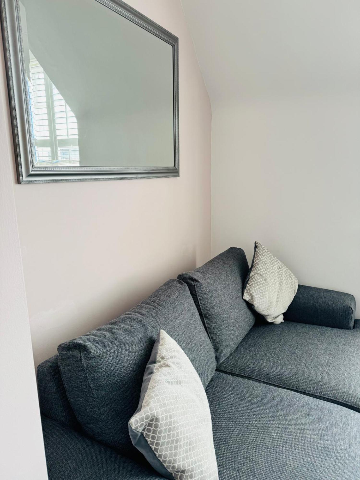 Penthouse Suite, Sea View, Close To Shops, Beach And Train St Leonards-on-Sea Bagian luar foto